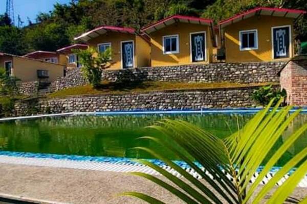 Cemented Huts in Rishikesh